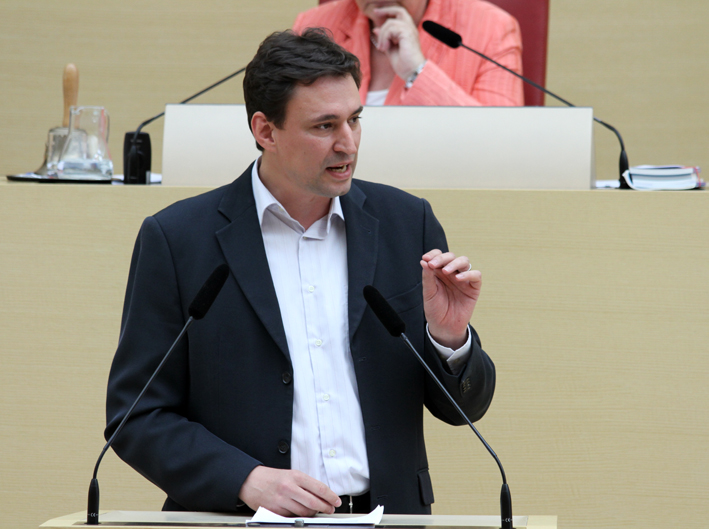 Georg Eisenreich bei einer Rede im Plenum